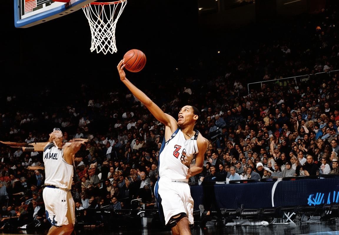 杨瀚两双登顶热搜首位，年轻中锋成长见证战术地位改变